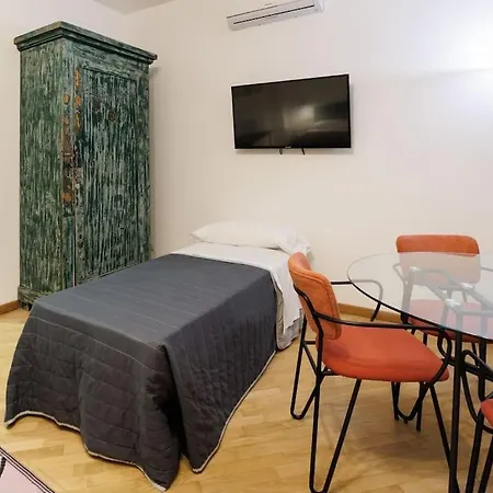 Апартаменты Dante Super Next Metro By Houseinnaples