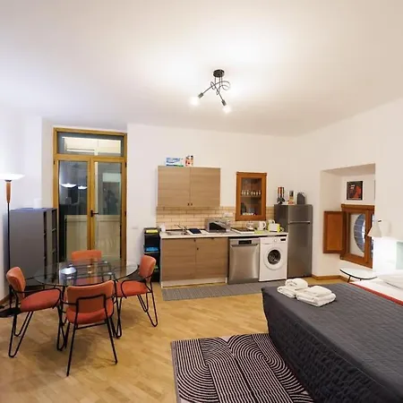 Апартаменты Dante Super Next Metro By Houseinnaples