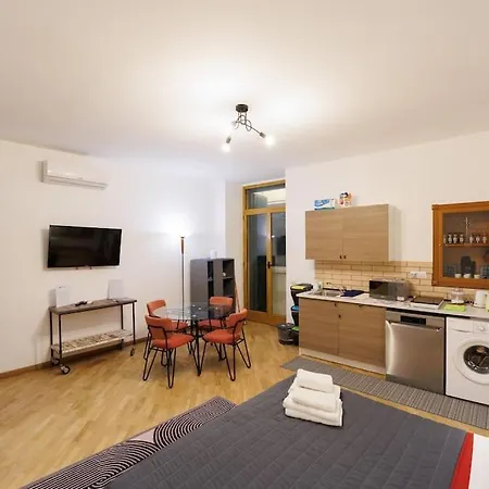 Апартаменты Dante Super Next Metro By Houseinnaples