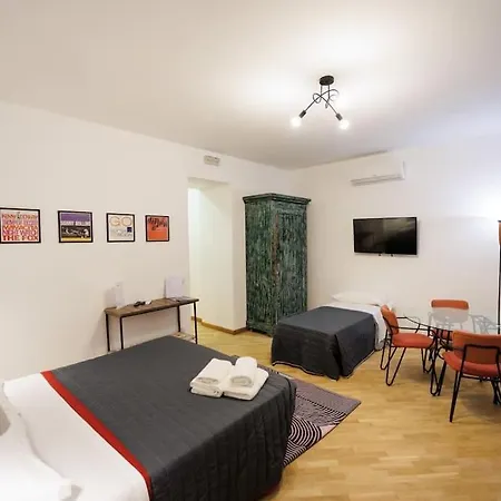 Dante Super Next Metro By Houseinnaples Apartment