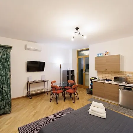 Апартаменты Dante Super Next Metro By Houseinnaples *