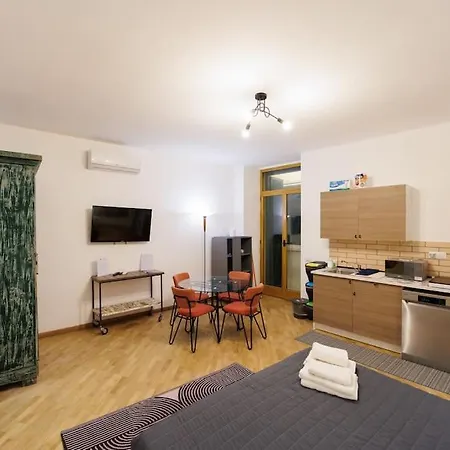 Apartment Dante Super Next Metro By Houseinnaples *